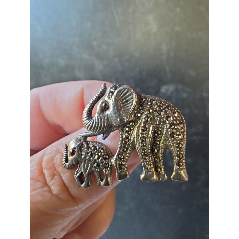 925 Sterling Silver Red Glass Eyed Mom & Baby Elephant Marcasite Brooch Vintage